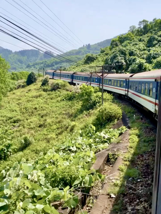 Mit dem Zug durch Vietnam - Zugfahrt von Ninh Binh nach Da Nang mit dem Nachtzug 