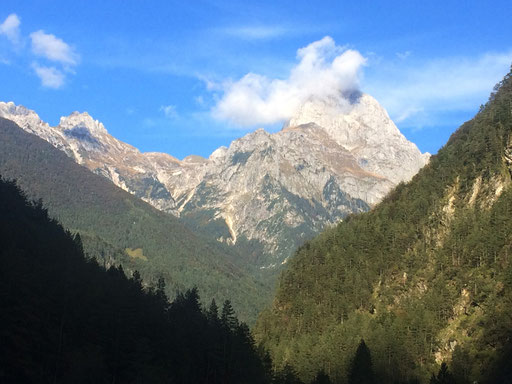 Erster Fernblick auf den Mangart