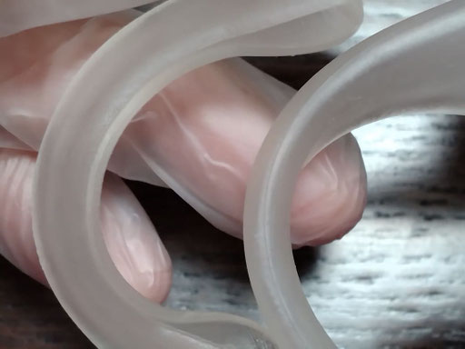軟らかい素材で作る