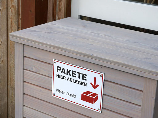 Box für Pakete aus wetterfestem Holz - auch in Größe und Farbe nach Wunsch