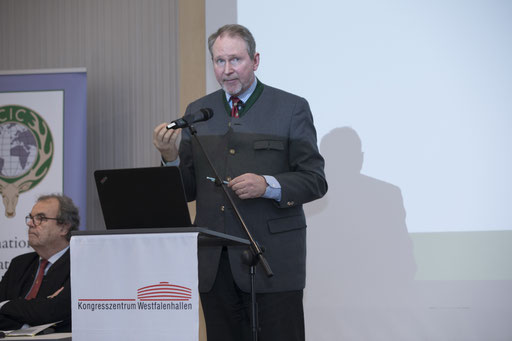 Dr. Philipp Harmer (re. im Bild)