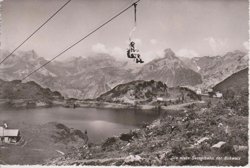 Die erste Sesselbahn der Schweiz, von Trübsee auf den Jochpass. Gelaufen 1946. Verlag Engelberger Stans. Inv. Nr. Ga 0157.
