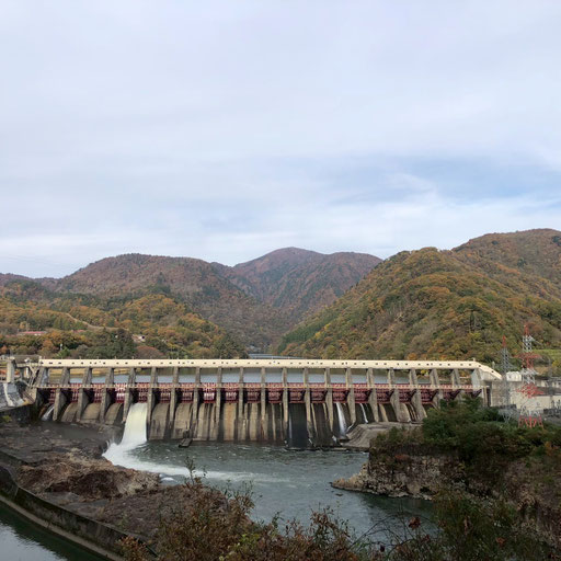 角神ダムと阿賀野川