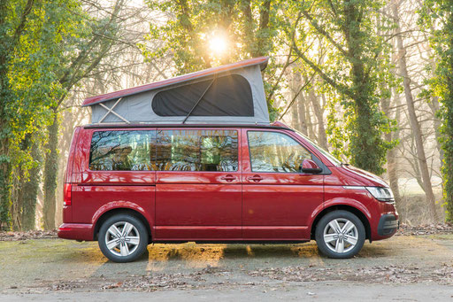 VW T6 Multivan mit aufgebautem Aufstelldach