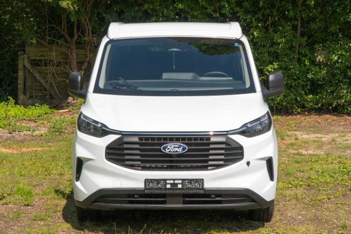 Vorderansicht des Ford Transit Custom mit Aufstelldach SCA 324