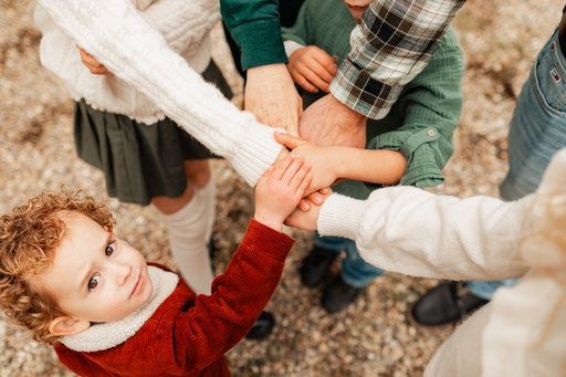 Familienfoto Hände, Detailfoto Outdoorfotoshooting am Strand