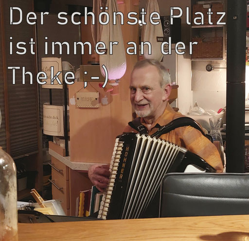 Der schönste Platz ist immer an der Theke in Ritas Kuhstall in Zusamaltheim