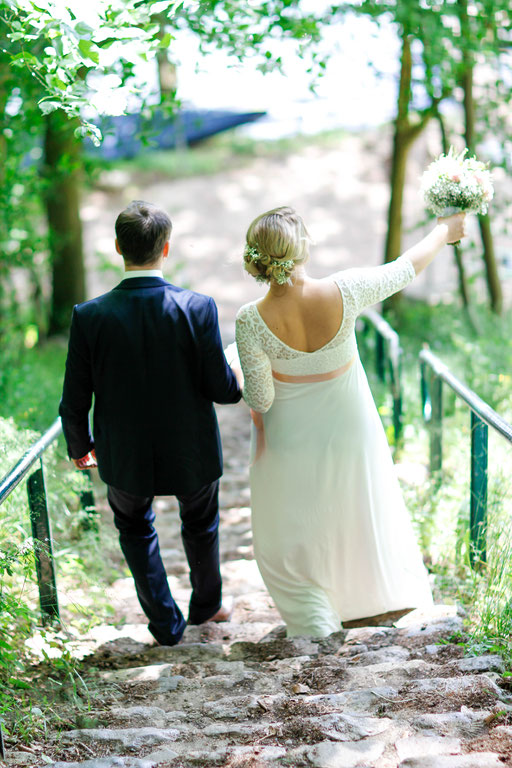 Die Hochzeit von Caro und Marcel auf dem Trausteg in Feldberg| Trauung| Wedding| Braut| Bräutigam| Fliege| Blumen| Lächeln| Mecklenburg- Vorpommern| Neubrandenburg| Greifswald| Hendrikje Richert Fotografie 