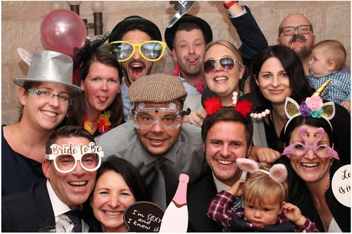 Gruppenbild auf einer Hochzeit in Neufahrn