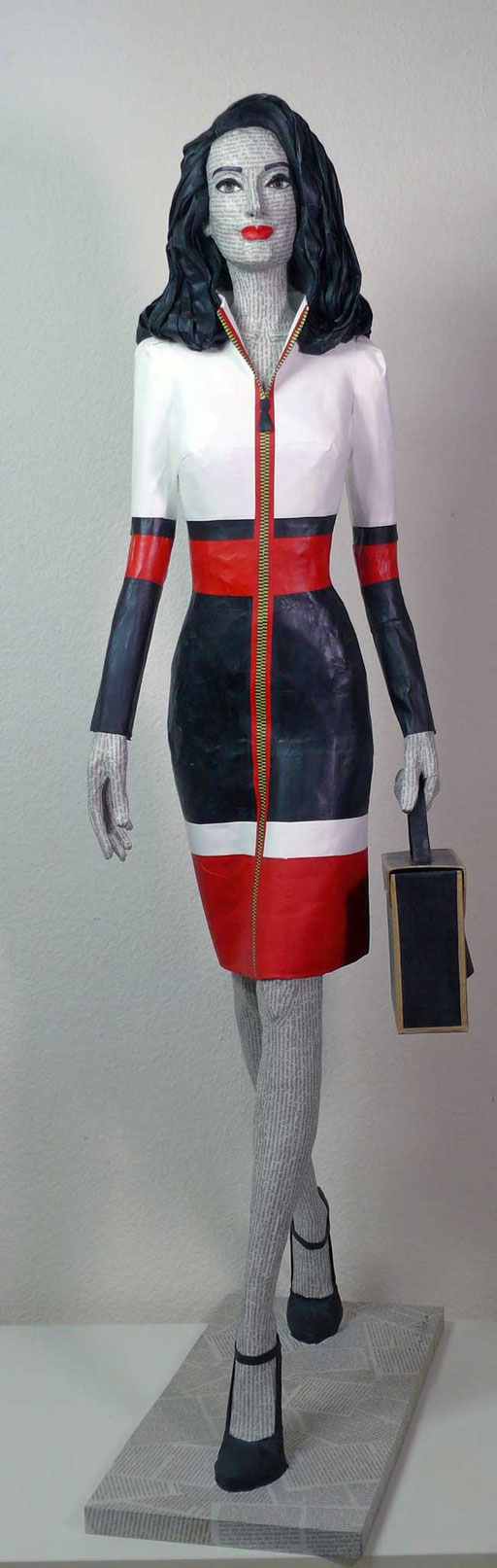 Elena Lichtsteiner. Lady Zipper; 2025; ca. 120 cm