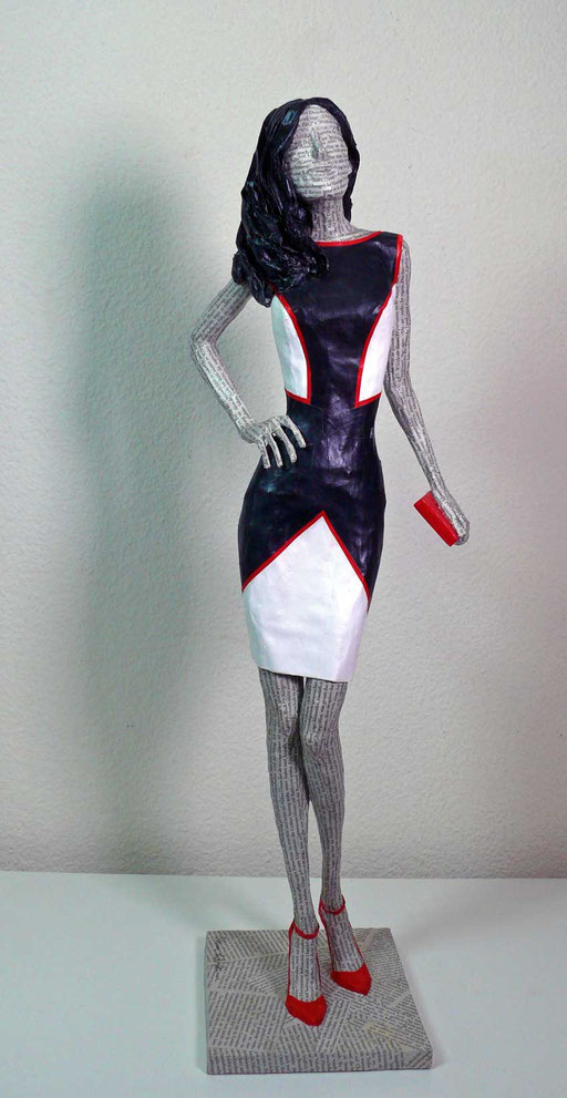 Elena Lichtsteiner. Hauteng mit Clutch; 2025; ca. 70 cm