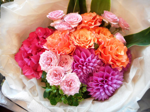 １０．カラフルにおまかせ花束5,500円