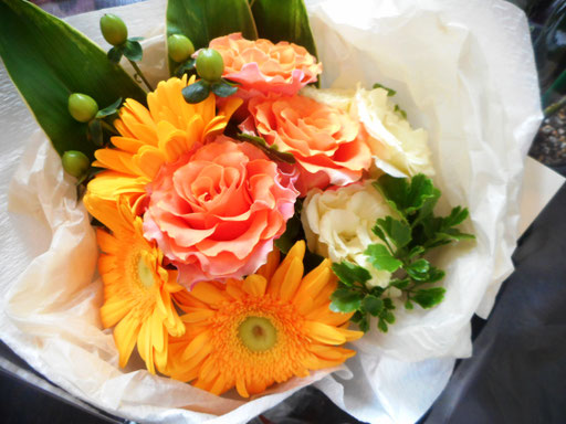 ２．明るくおまかせ花束3,850円