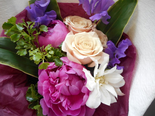 ７.シックに大人ぽく花束3,850円