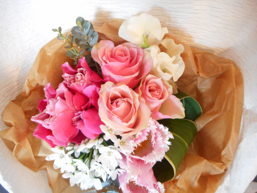 ５．ピンク系可愛らしく花束3,850円