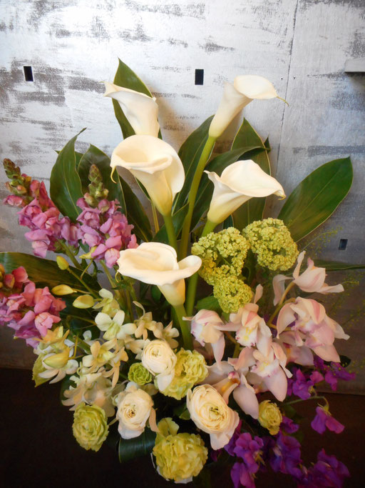 ３８．淡く季節のお花で　お供アレンジメント11,000円