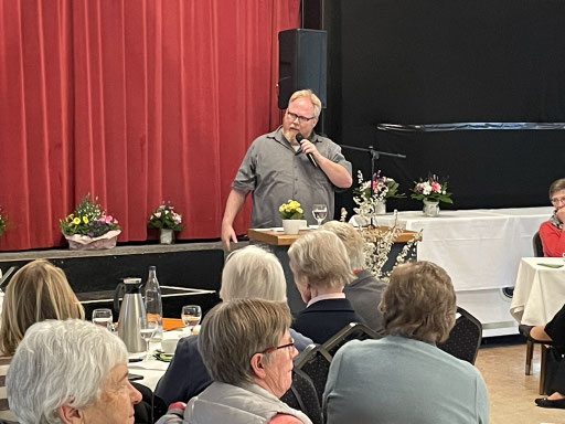 Lars Cohrs verstand die Zuhörerinnen in seinen Bann zu ziehen.