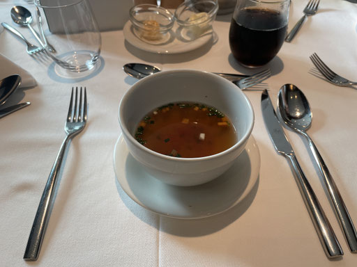 Hühner-Gemüse-Consommé