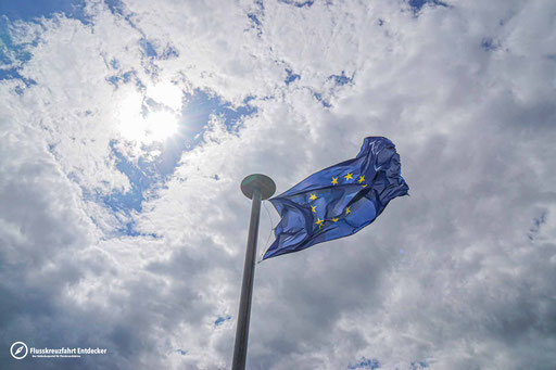 Auf dem Eckartsberg wird die Flagge der europäischen Union