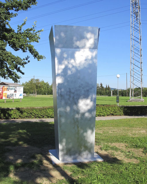   " bloom" 2016, Aluminium, Oberfläche geschliffen, 1,2x1,2x3,5 m