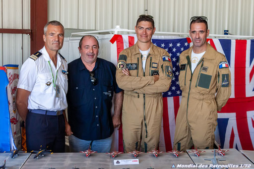 Marty, Babouc et Representant de l'Armée de l'Air au stand Mondiales des Patrouille 1/72