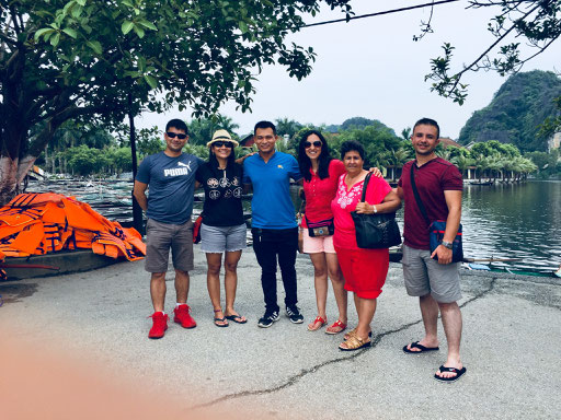 We are standing at the Tam Coc boat 