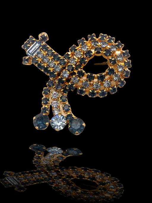 Enchanting Ribbon-shaped 1940s brooch with prong set rhinestones in vibrant two-toned blue -  Very good Quality  -Art.434/4-