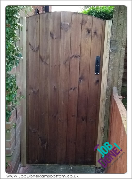 Gate; a standard gate hung and fitted.