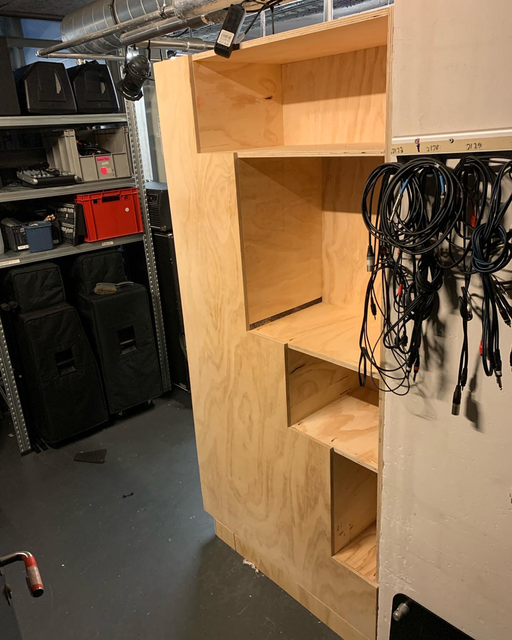 Techniek kast backstage Neushoorn