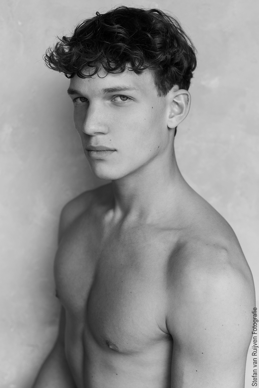 Storm Management, Stefan van Ruijven Fotografie, Model, Mannelijke model, modellenbureau, Londen, new face, fotoshoot, photoshoot, The Portfolio Studio, studio in het centrum van Leiden, Fotograaf, Model & Casting Shoots, Photographer, Modelfotograaf
