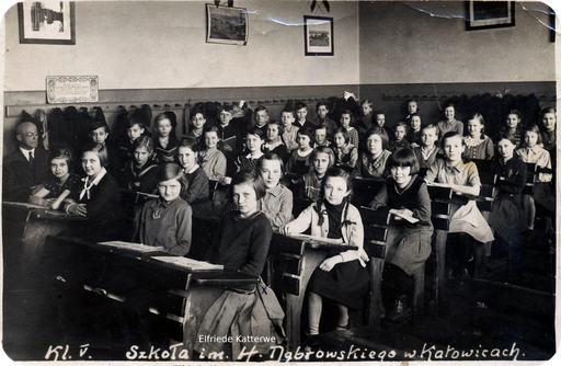 Klassenfoto mit Elfriede Katterwe