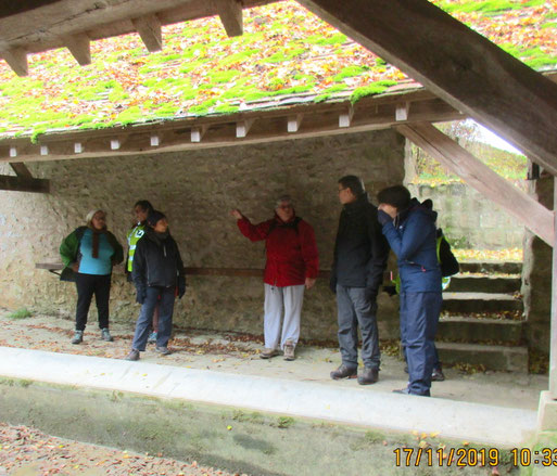 Pourquoi le lavoir est vide ? Réponse : Aujourd'hui il ne pleut pas !