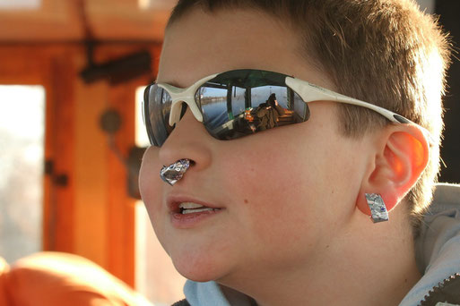 Softpiercing und supercoole Sonnenbrille - schaut mal rein.