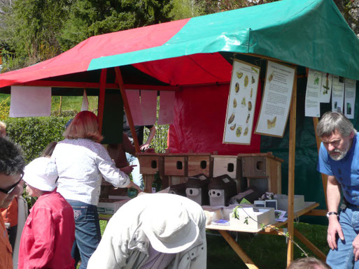 NABU-Stand mit Wiedehopfkästen (Foto: NABU / Ch. Reimers)