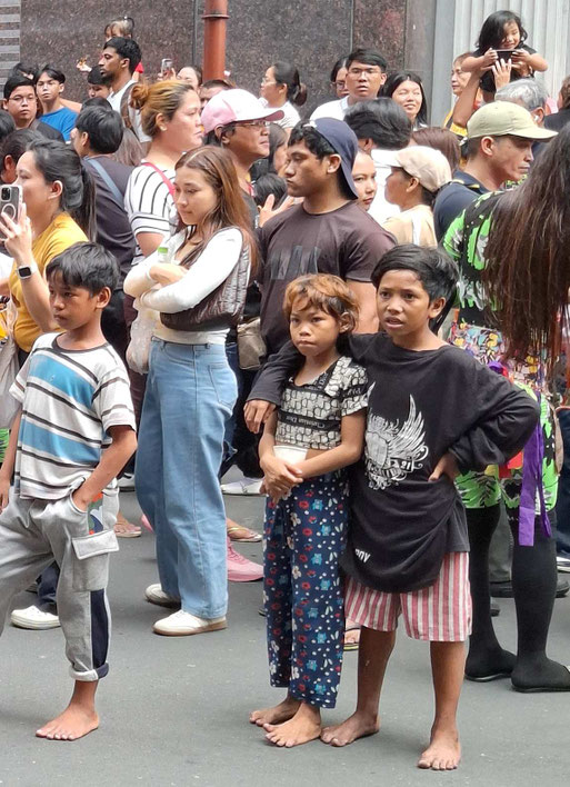 Manille : enfants des rues à Binondo