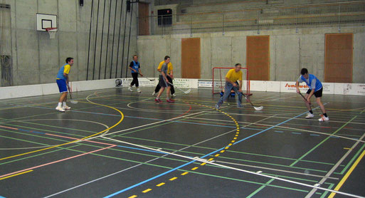 Unihockey im Forum Sumiswald Dezember 2004