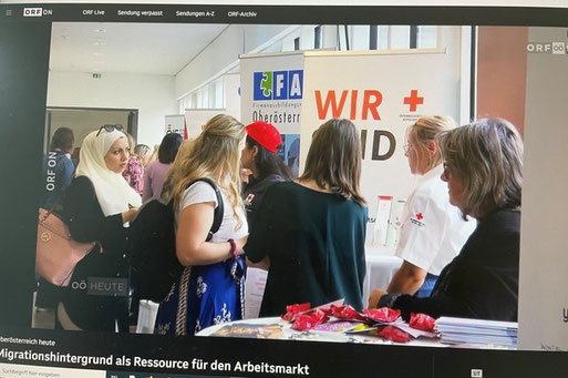 ORF-Berichterstattung zur Konferenz – Szene vor dem FAV OÖ-Stand