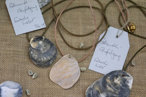 Foto von Schmuck den Gabriele Liehr hergestellt hatr.
