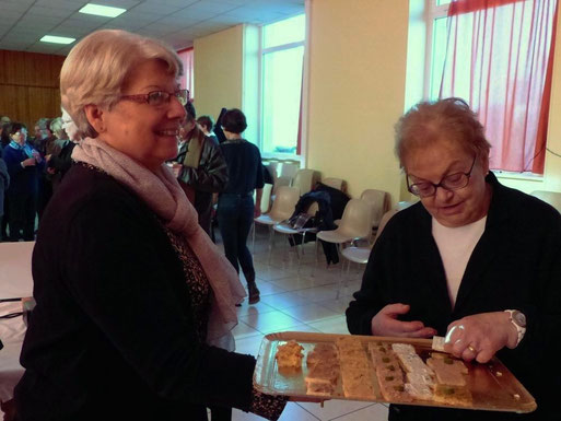 Convivialité, sourires, et petits fours, la recette assurée d'une rencontre réussie !