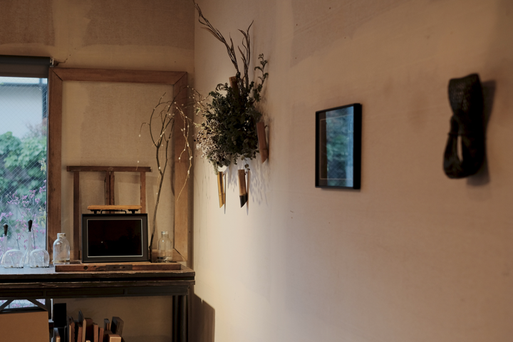 個展の設営中。西荻窪のSPACE YAUPONにて