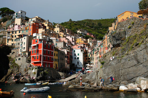 Riomaggiore, port, swimming, vacation in Cinque Terre