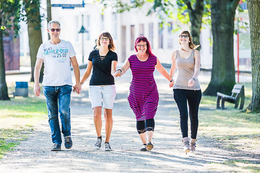 Familienbilder in Perleberg, Shooting eines Hochzeitsfotografen mit Fotostudio in Wittenberge (Prignitz).