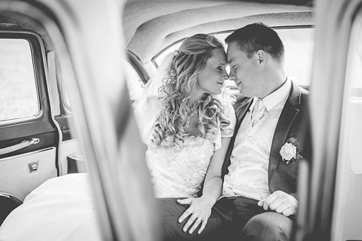 Hochzeitsfotograf aus Wittenberge. Heiraten im Standesamt Perleberg und feiern um Kuhstall Dahse in Glövzin.