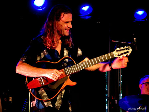 Jean-Marie Ecay > Jean-Marie Ecay trio Festival Jazz360. Cambes samedi 30 mai 2026. Photographie : Philippe Desmond