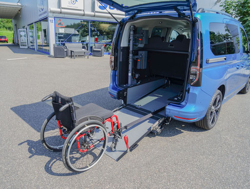 Behindertengerechter Volkswagen Caddy 5 Maxi Heckeinstieg Rampe für Rollstuhlfahrer Sodermanns
