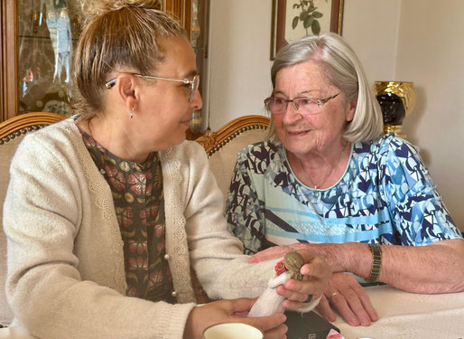 Denise mit Brigitta Klein