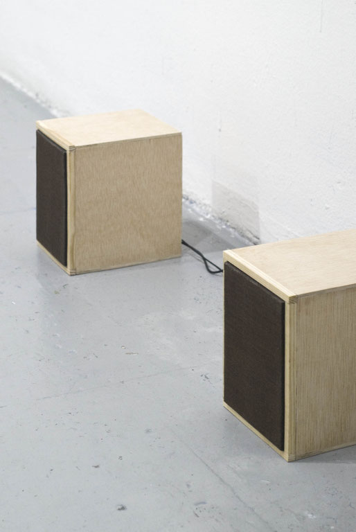 [ Beacons ]  Dispositivos sonoros manufacturados. Detalle.