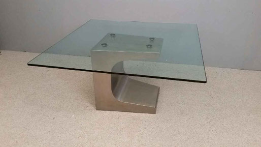 A venir Niemeyer Table inox et verre édition estel 1985 140 x 140 cm