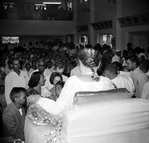 Guruprasad, Poona : Peter & Helen ( Morton ) Rowan approaching Baba ( centre ). Courtesy of the Sriramamoorthy Collection @ AMBCCPT, INDIA