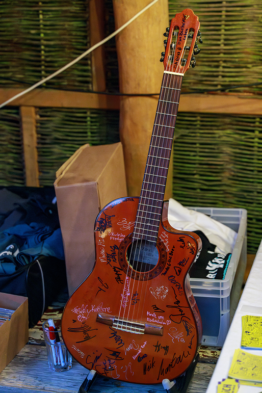 Signature-Gitarre auf dem adriAkustik 2024
